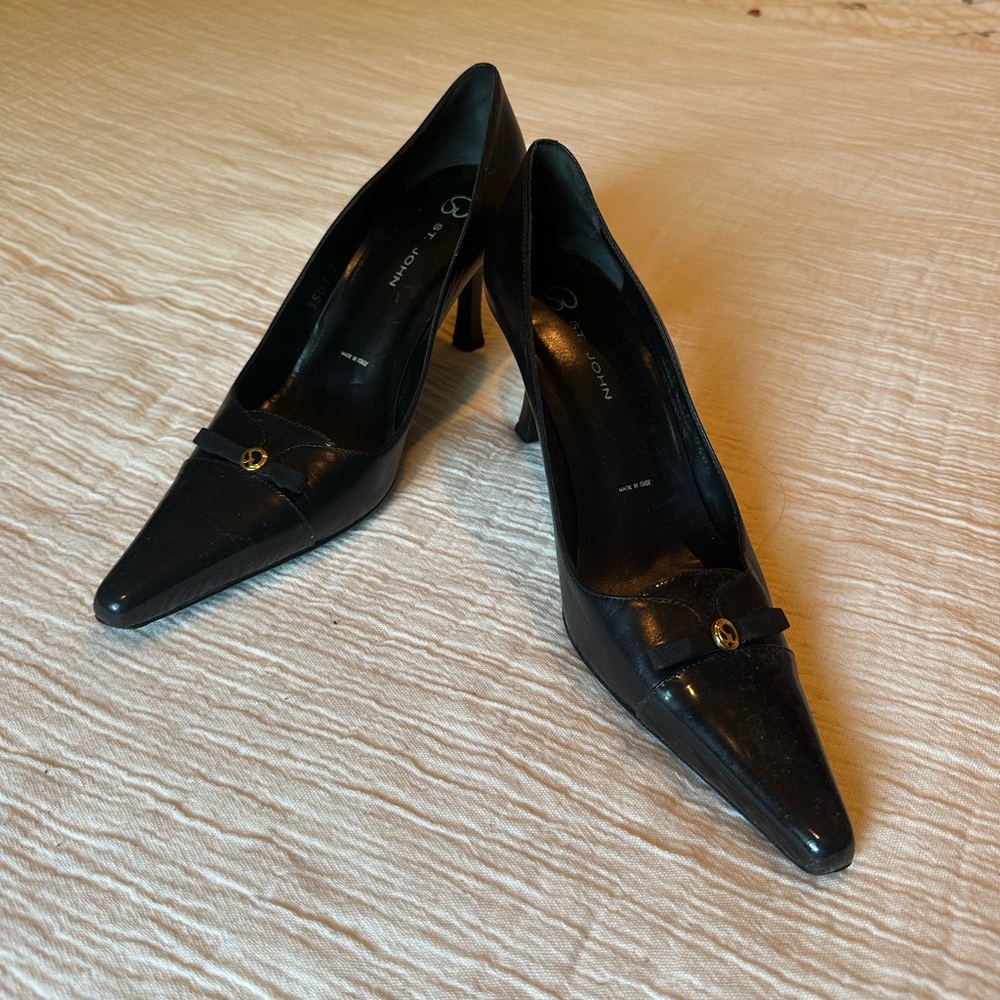 St.John vintage kitten heel